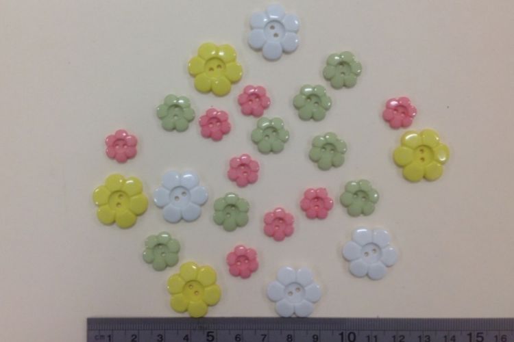 Boyle - Scrappy Bizz - Buttons Pastel Colour Flowers - 24 Pcs